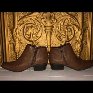 Simply Vera Vera Wang Danna Ankle Boots Brown